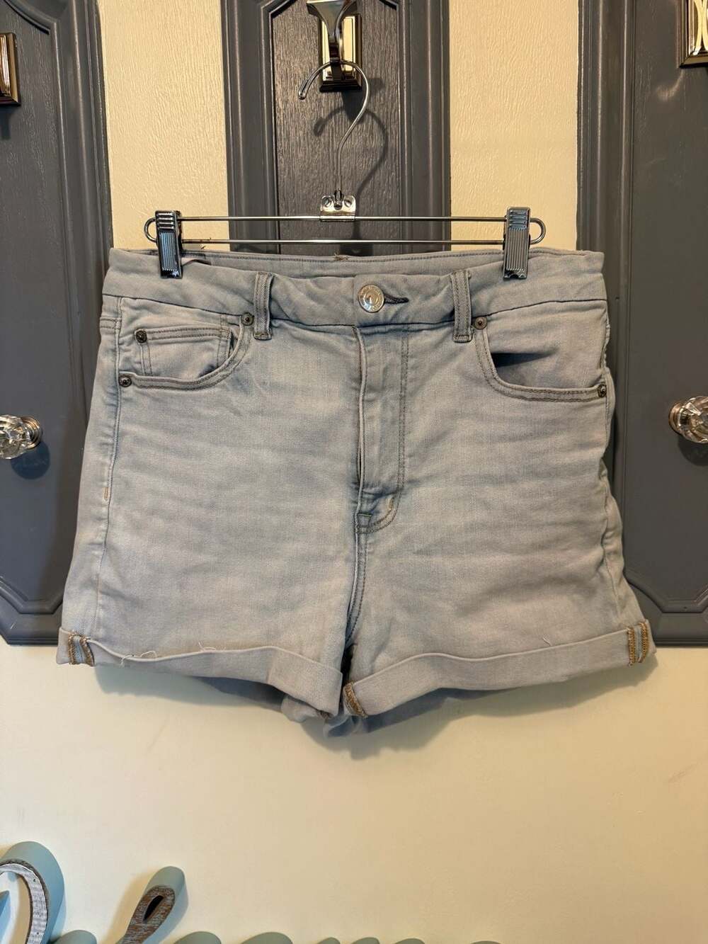 American Eagle Next Level Stretch Hi-Rise Light Wash Rolled Denim Shorts Size 12